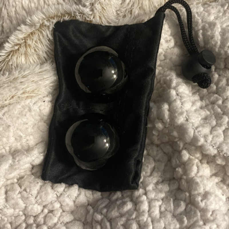 USED TOY: Pussy Stuffing Glass Balls